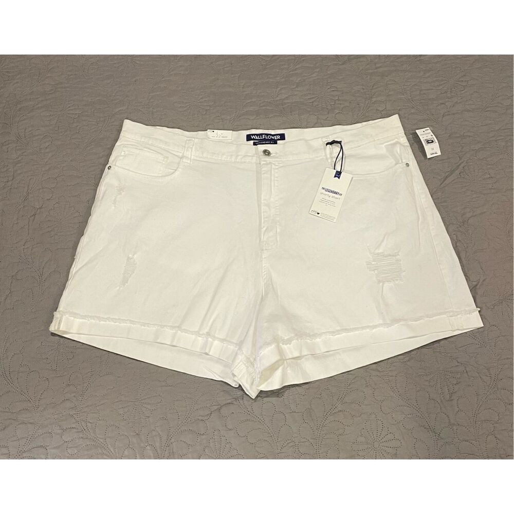Wallflower Women’s Legendary Fit Shorty Shorts Frayed Hem White 22 New